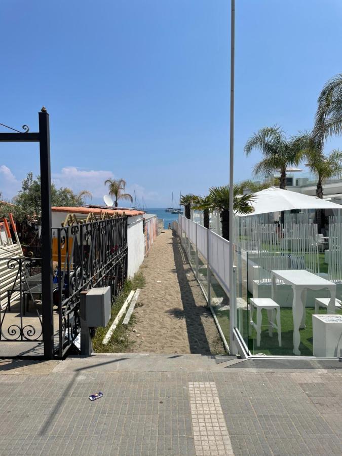 La Finestra Sul Mare Modern Apartment Giardini Naxos Exterior photo