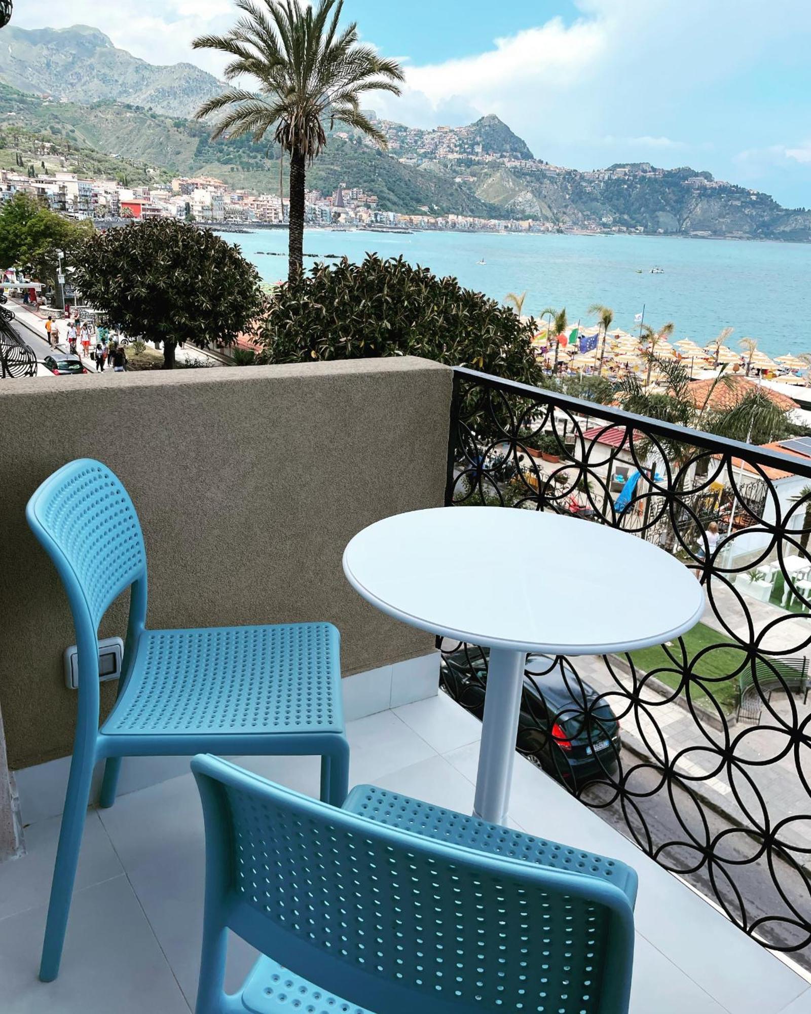 La Finestra Sul Mare Modern Apartment Giardini Naxos Exterior photo